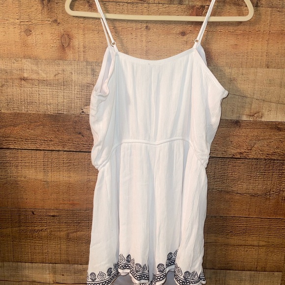 Embroidered lined romper - Picture 2 of 5